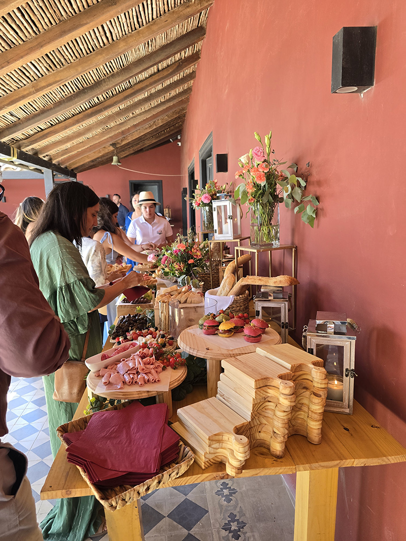 Cortes seleccionados y vegetales frescos